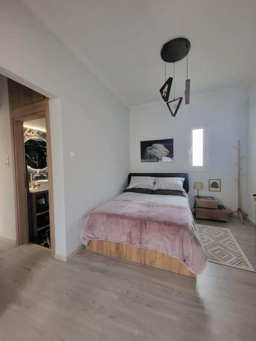 Apartament Under The Hill Ateny Zewnętrze zdjęcie